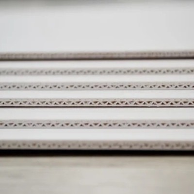 WHITE CORRUGATED BOARD FOR FILES